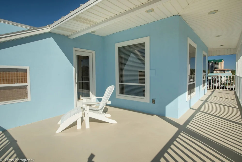 Captain Jax 5 Bedrooms 3 Bathrooms Home