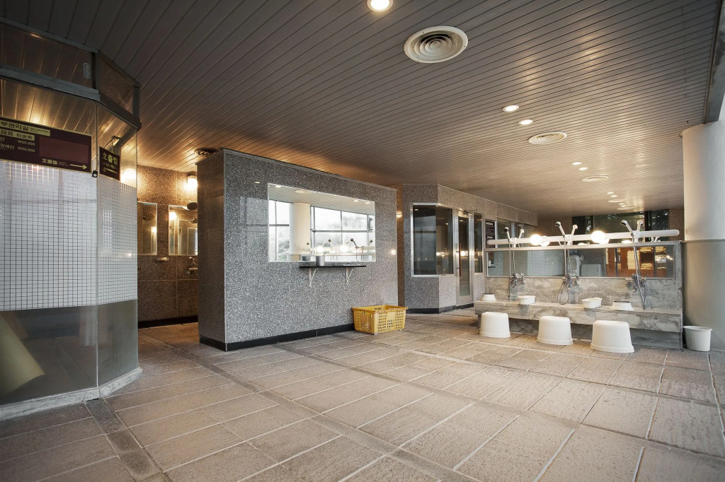 Kolon Hotel