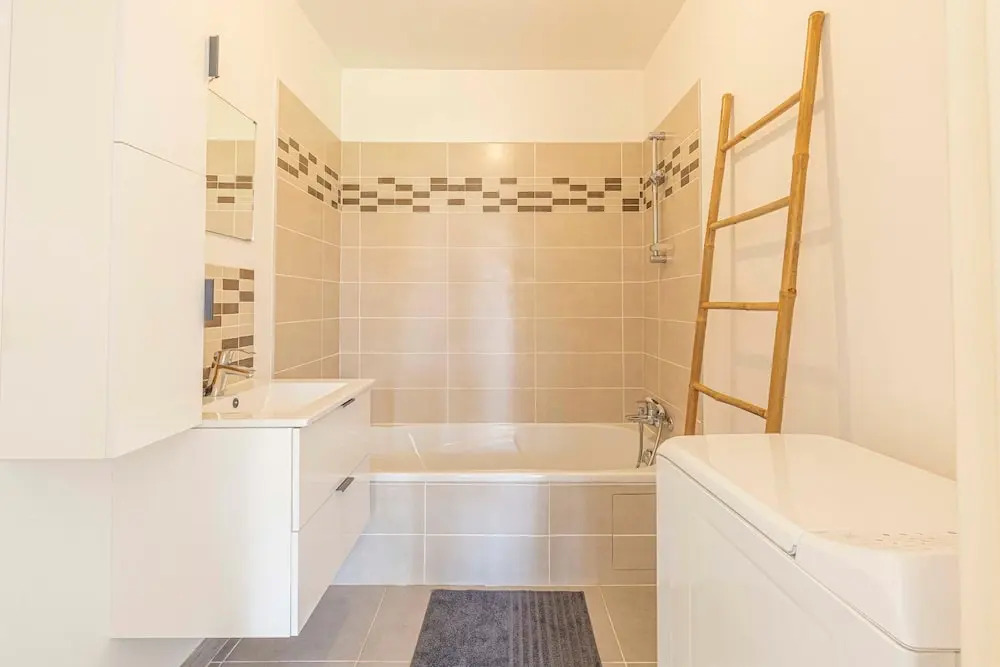 Superb 2 bedrooms flat for 4 people in residence, swimming pool, parking