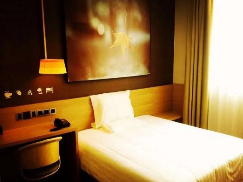 IU Hotel Tianjin Xiqing Meijiang Convention Center Dasi Branch