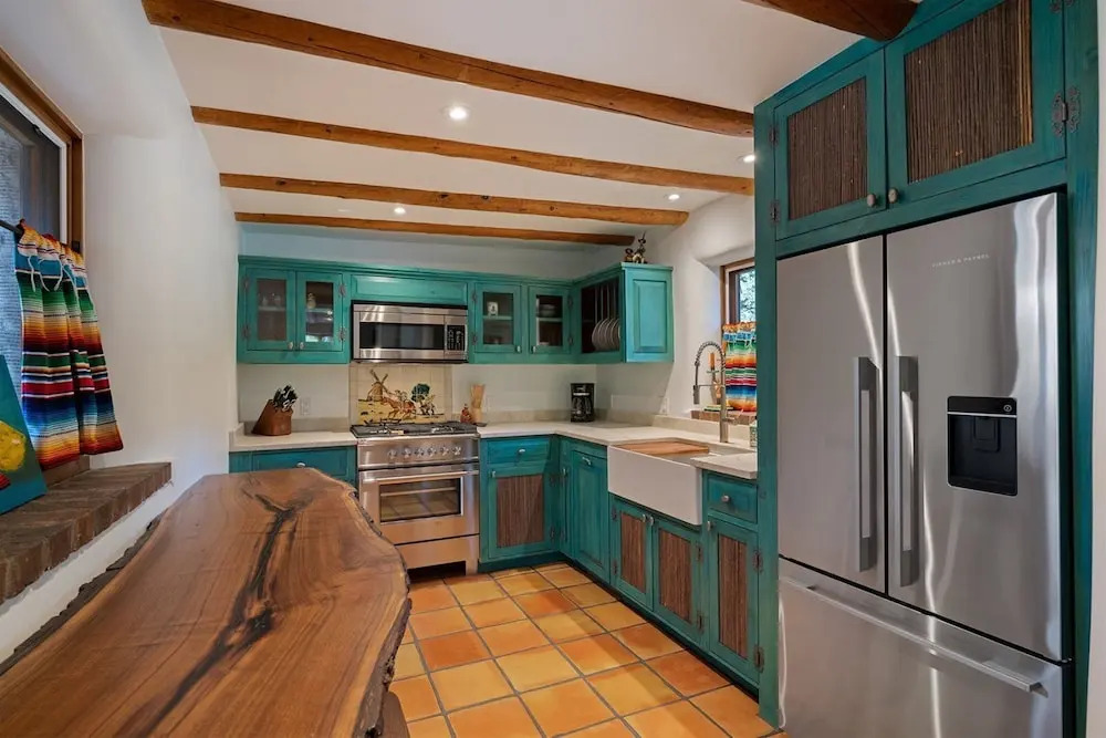 Dancing Hare - Colorful and Inviting Tesuque Home Right Next to Bishop`s Lodge