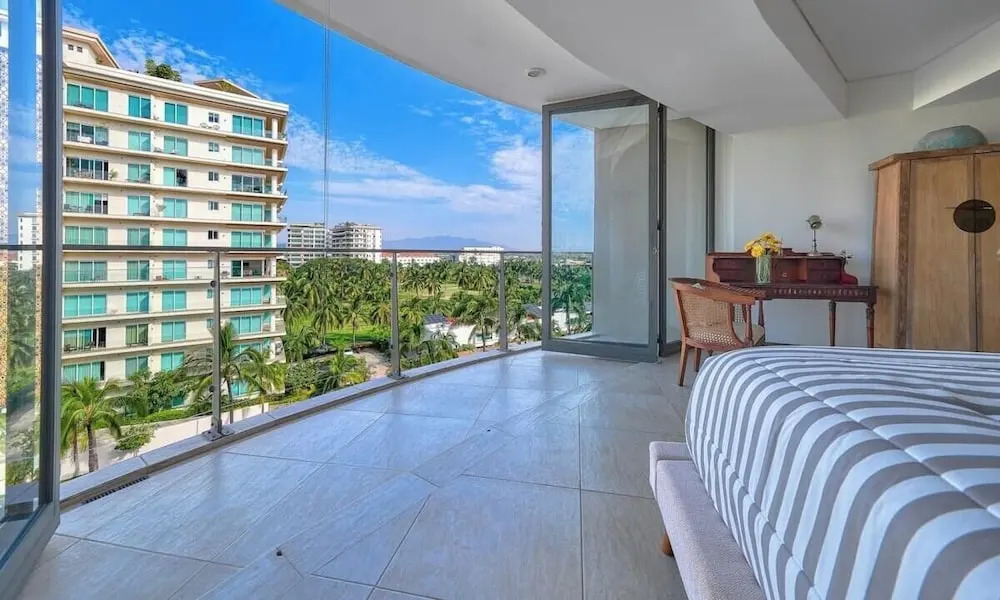 Luxury 2BR Condo in Marina - Pool - Zen Rooftop