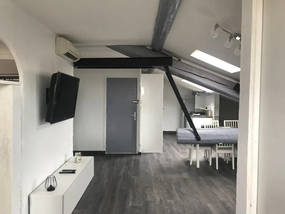 Apartment with 3 Bedrooms in Béziers, with Wonderful Mountain View And Wifi - 17 Km From the Beach