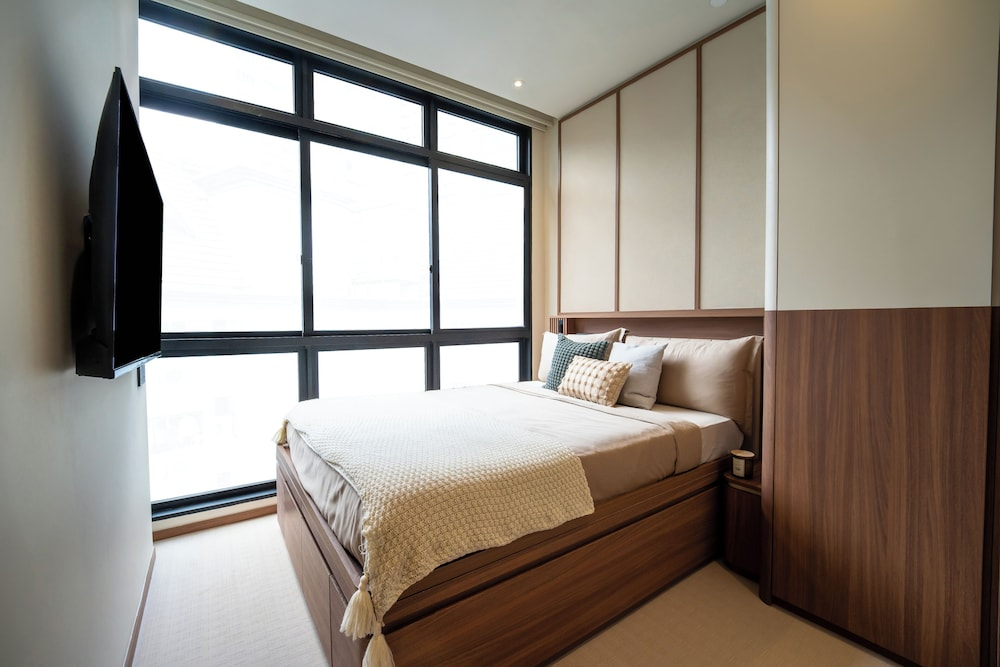 Weave Suites - Novena