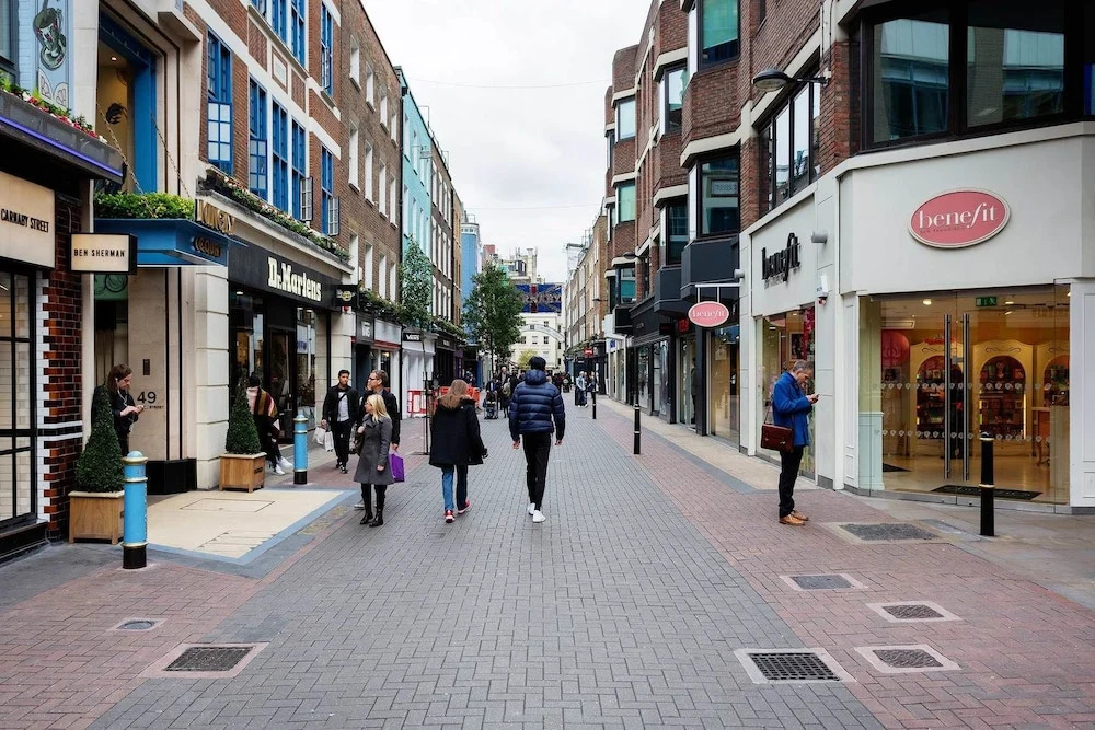 Veeve - Sophisticated Soho
