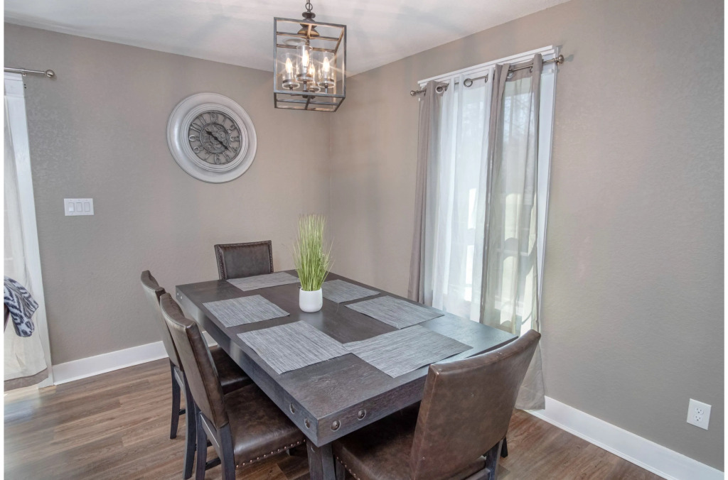 Lovely 3 BR Home Only 9 Minutes From Downtown
