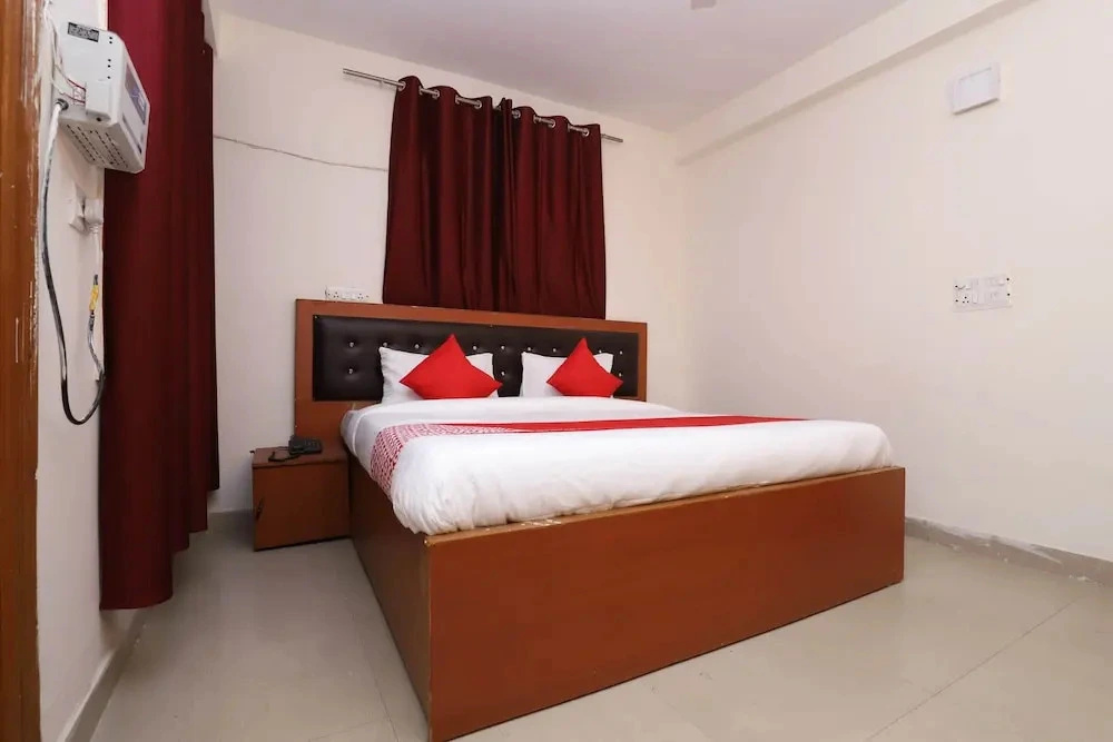 Diamond Plaza by OYO Rooms