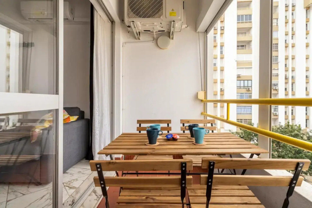 Apartment with balcony, airco & 3 min. from beach