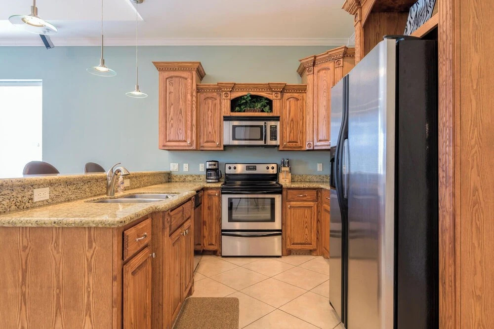 Sleeps 6 in a 4plex w Pool, Only a Block to Beach