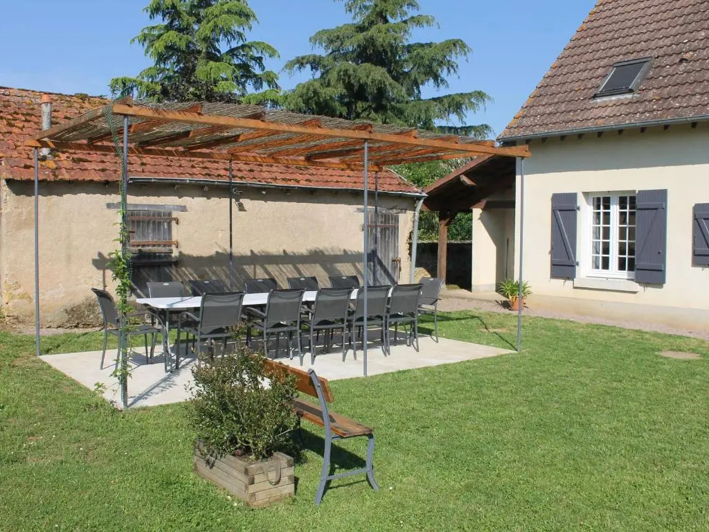 Gîte spacieux en pleine nature avec grand jardin, activités extérieures, proche sites historiques et commerces - FR-1-591-185