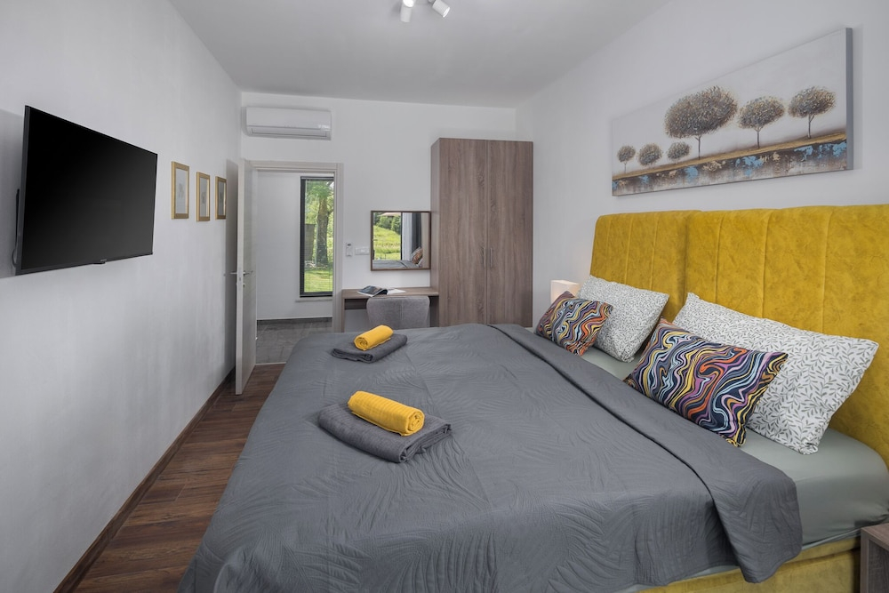 Residence Villa Manuela - Pool & Jacuzzi - Batlug