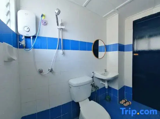 2-5pax Sunshine Beachfront, Wifi, 50"TV, FREE PARKING & POOL