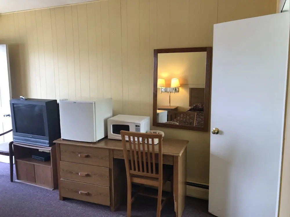 Crest Motel