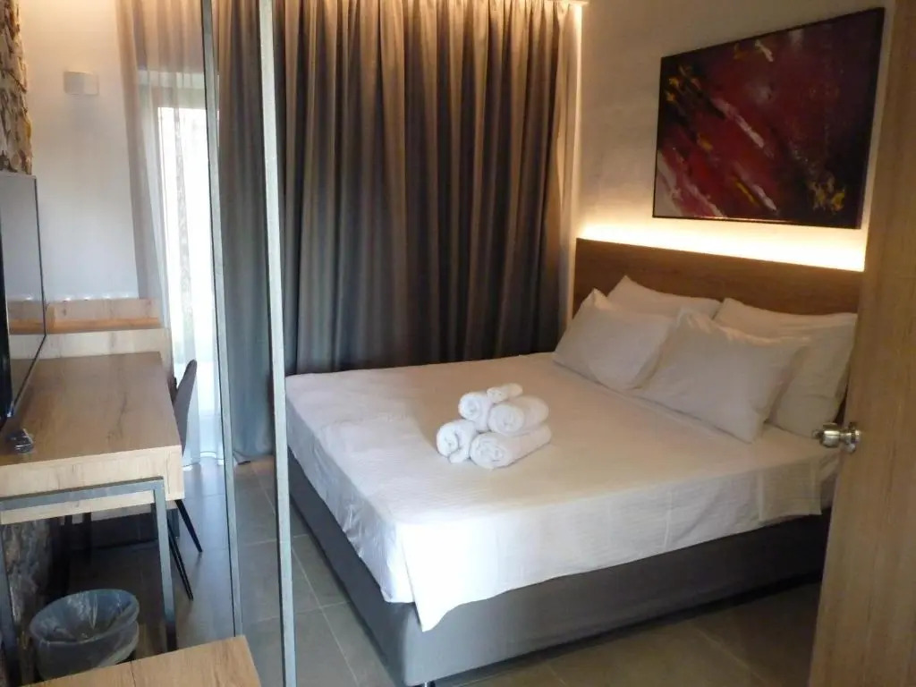 Comfort Suites & Rooms