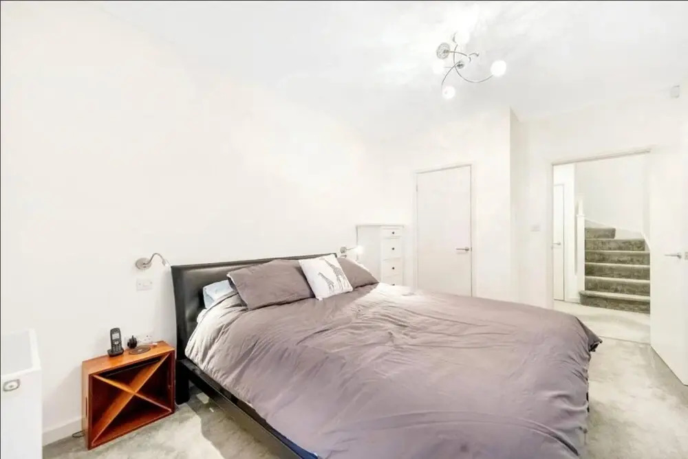 Modern 2 Bedroom Home With Private Garden