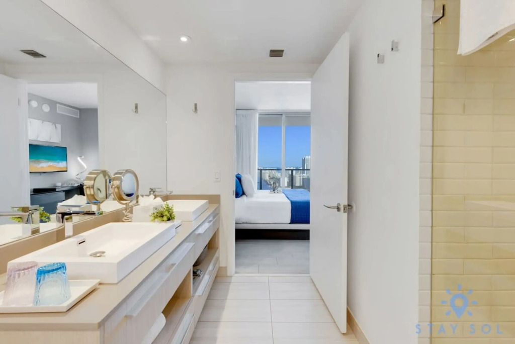 Luxury 2Br Front Ocean & Bay View Amazing Pools