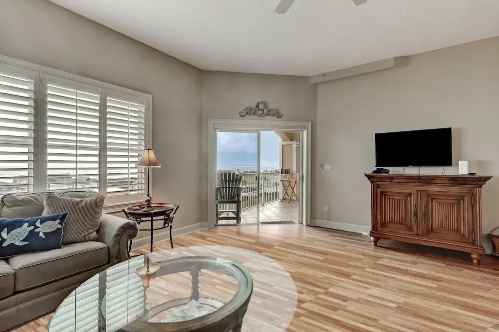 Top Floor Beach View Condo Ocean Park 409