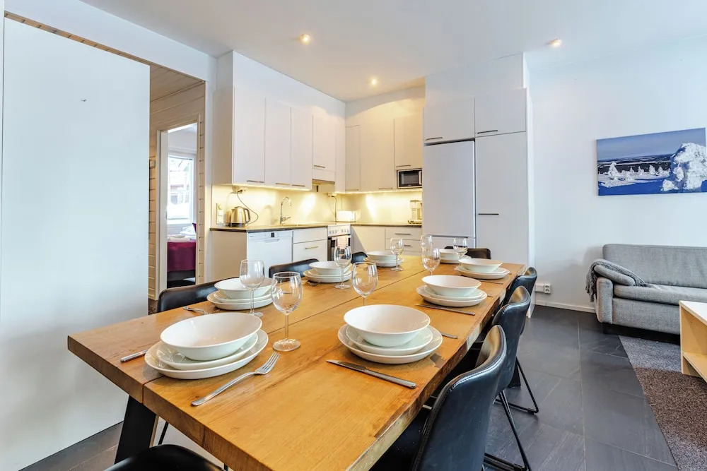 Modern 2-Unit Retreat up to 16 guests