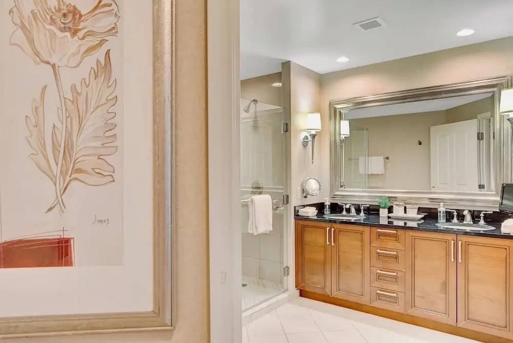 Premium Suite w/balcony at The Signature
