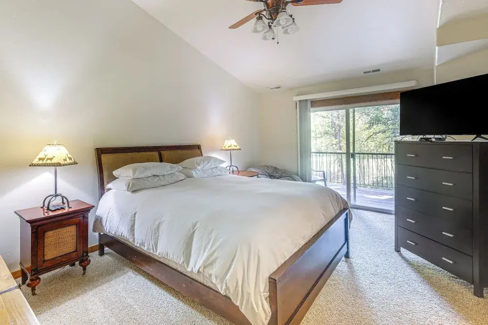 1 Mi to Ponderosa State Park: Condo w/ Pool Access
