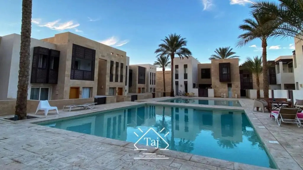 TAJ HOME, exotic ground 2 bedroom, pool, Scarab
