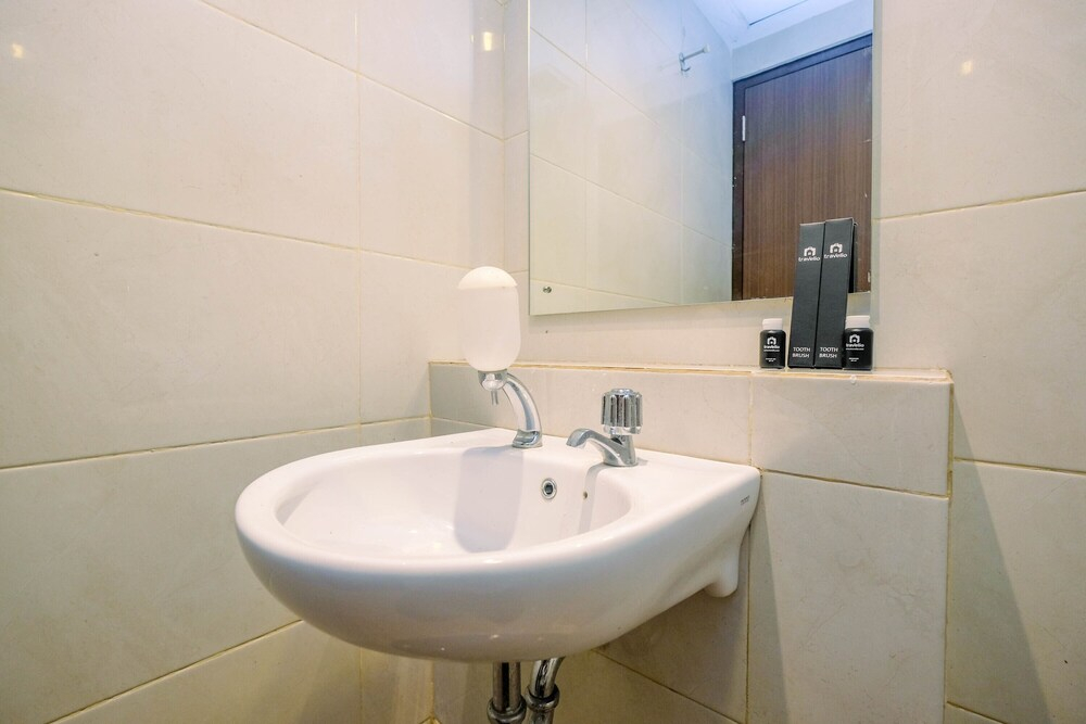Homey And Relaxing Studio Grand Dhika City Apartment