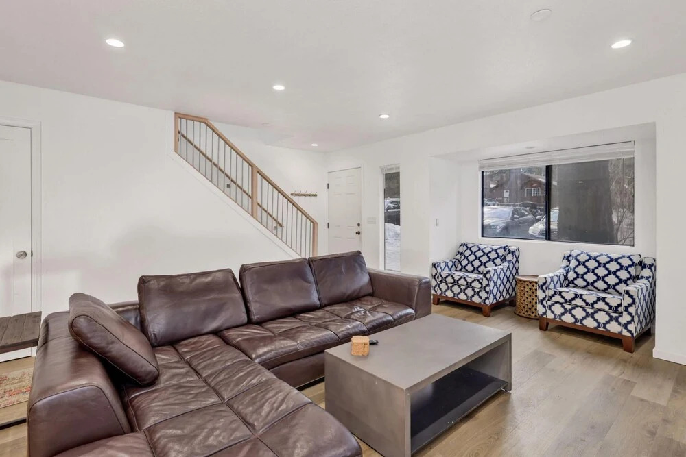 Summit Vellucci 744 by RedAwning