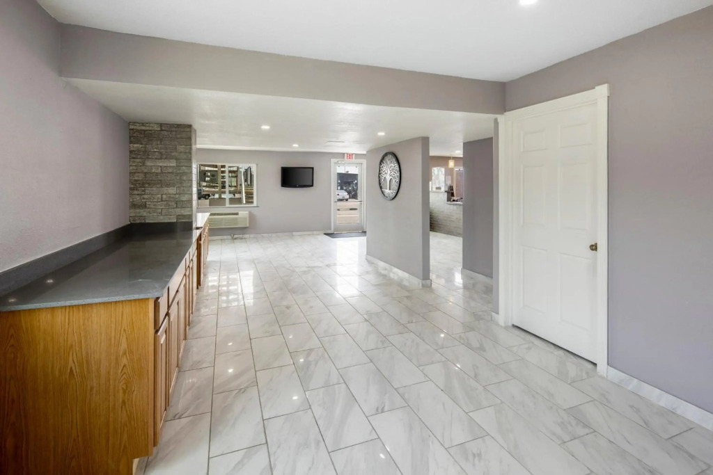 Super 8 by Wyndham Phoenix West