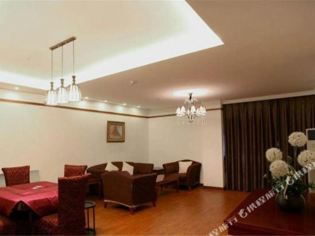 Tianjia Holiday Hotel (Nanjing Tianyin Avenue Metro Station Store)