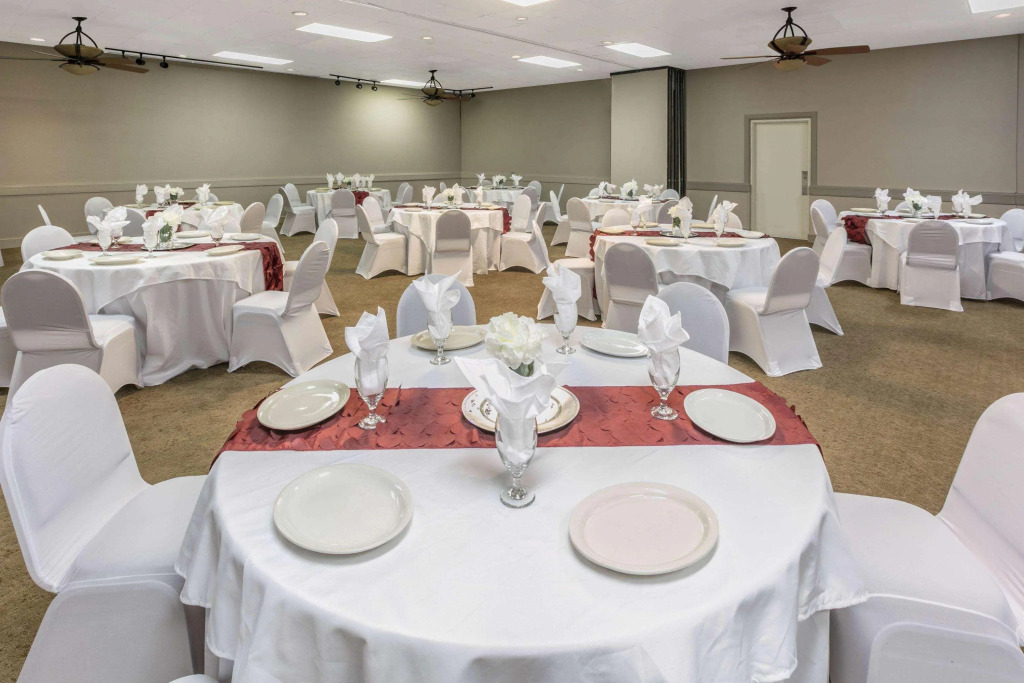 Ramada by Wyndham Texarkana