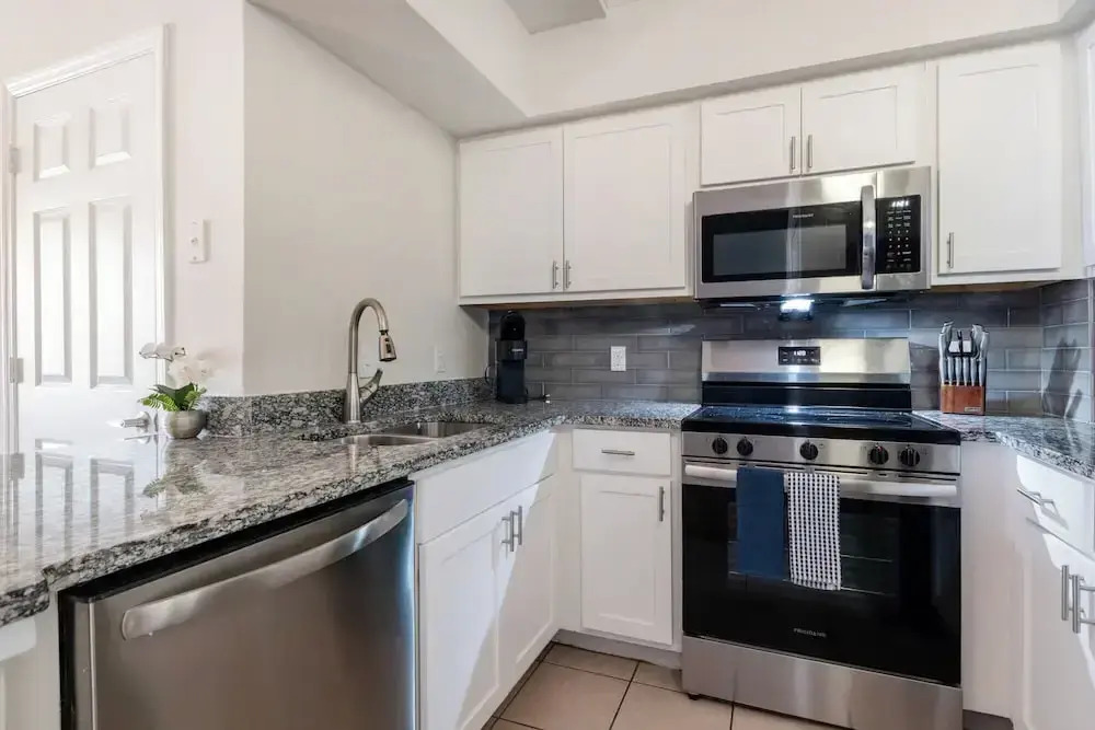 Landing Stylish 1BD Pool Gym