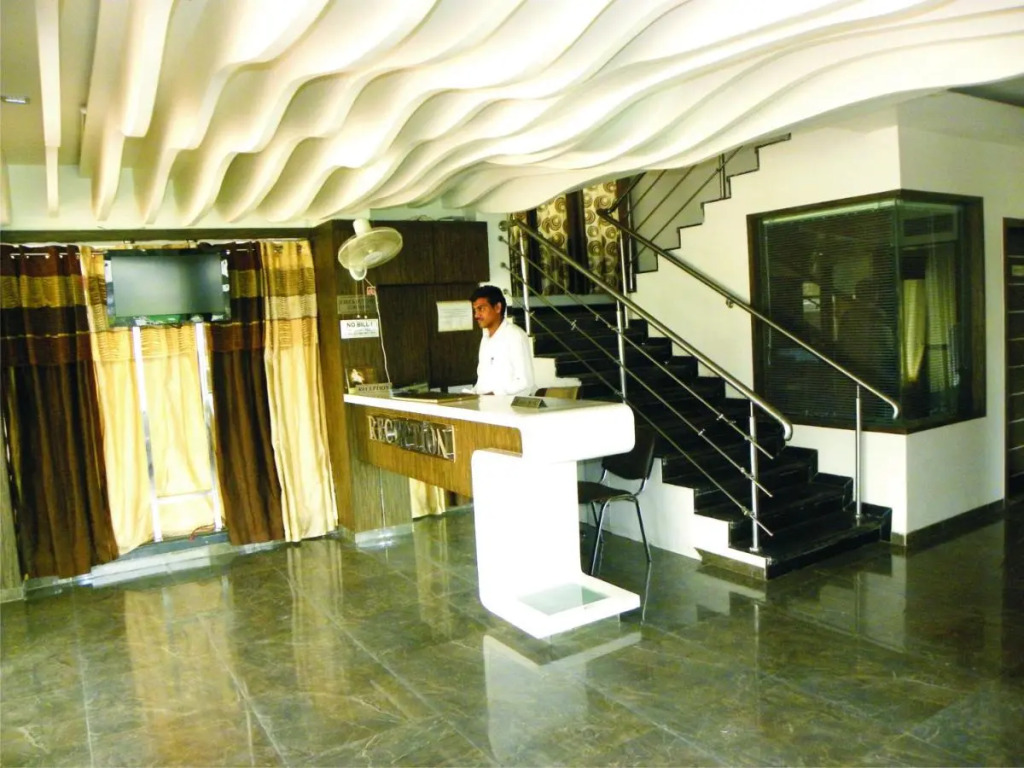 Hotel Shradha Saburi Palace