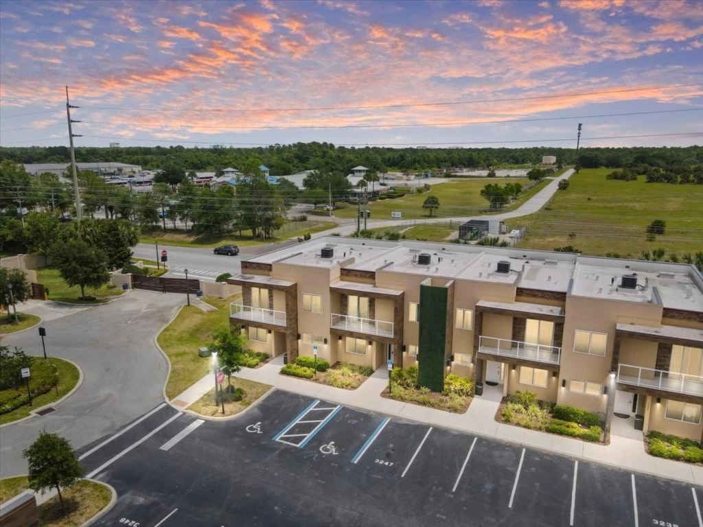 4 Bedroom 45 Bathroom Magic Village 3245 Bv