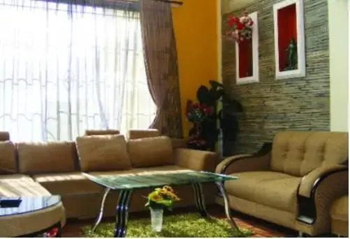 Du Nepal Inn & Lounge
