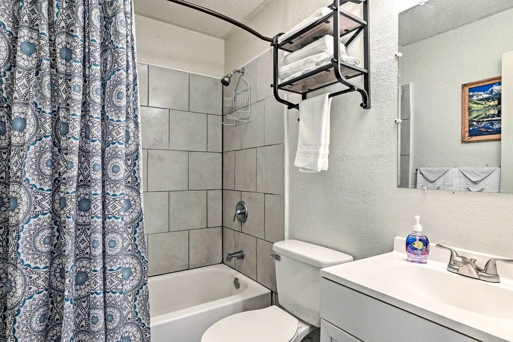 Haines City Studio: Walk to Shopping & Dining!