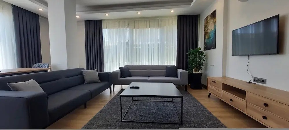 Professionally Maintained Spacious New Suites 1