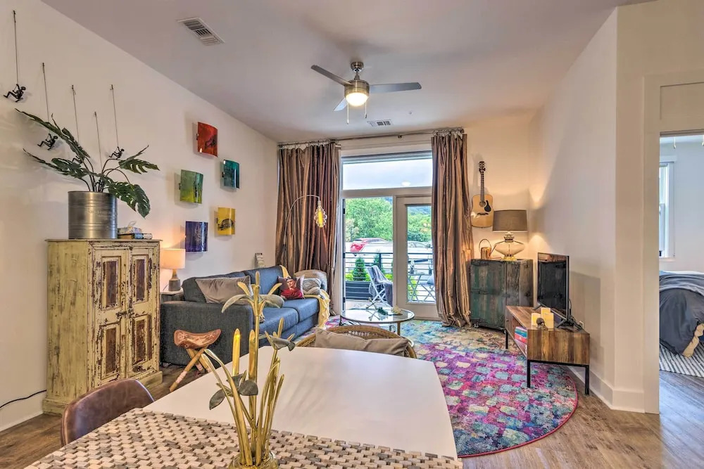 Walkable Downtown Asheville Condo w/ Balcony