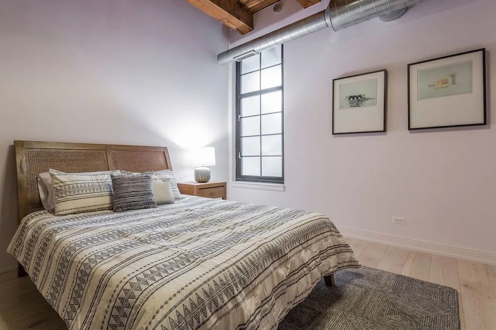 Breathtaking 6 BDR Luxury Condo Downtown Chicago