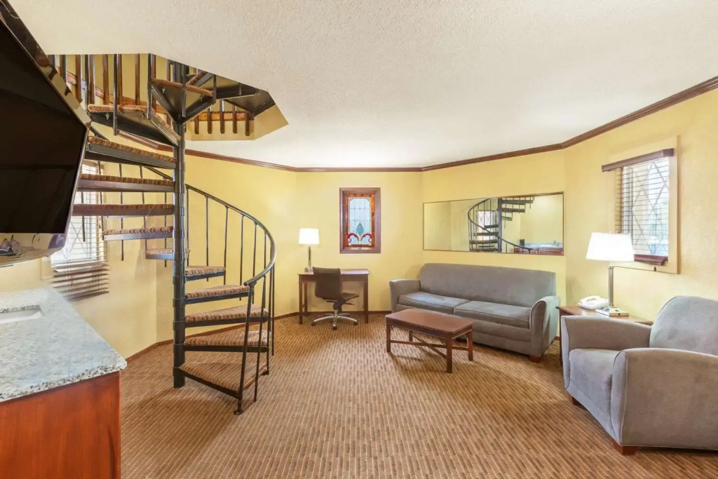 Best Western Cantebury Inn & Suites