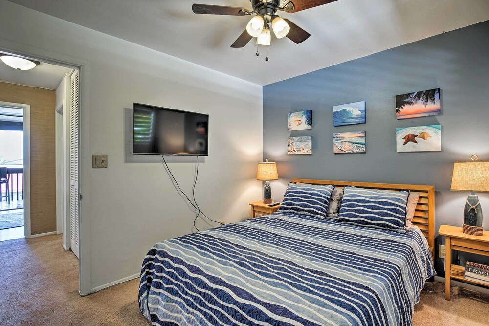 Kona Condo w/ View, Walk to Beach & Restaurants