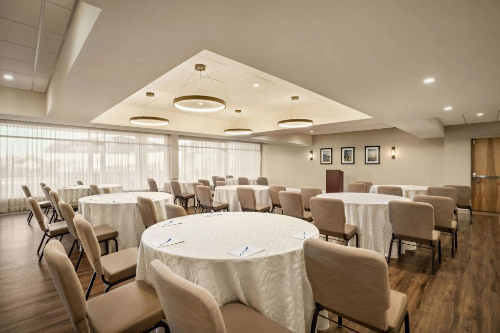 Wyndham Newport Hotel