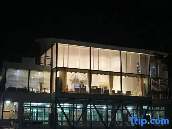 Yunjishan Hotspring Holiday Village