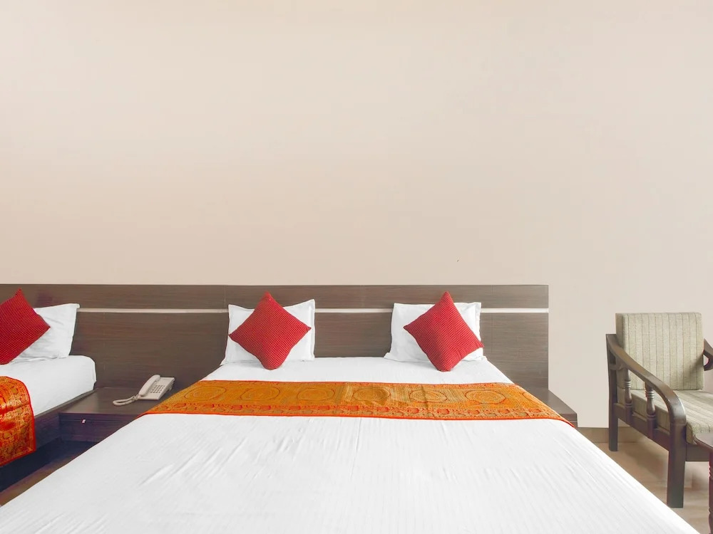 OYO 13647 Hotel Kohinoor Plaza