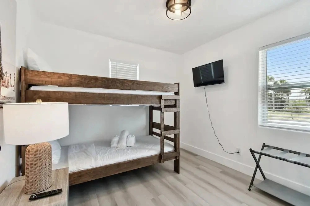 Stylish Treasure Island Getaway - 117 127th Ave E Unit 8