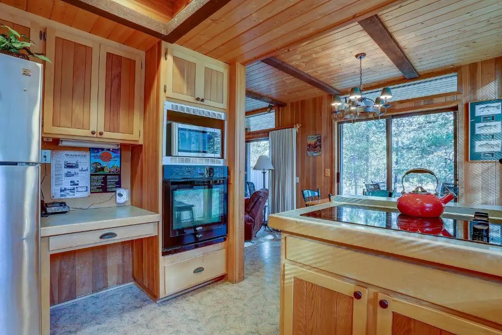 22 Rogue-AC-Hot Tub-4BR/3.5BA