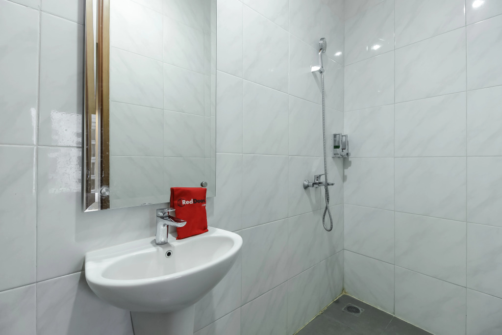 RedDoorz Plus near Tebet