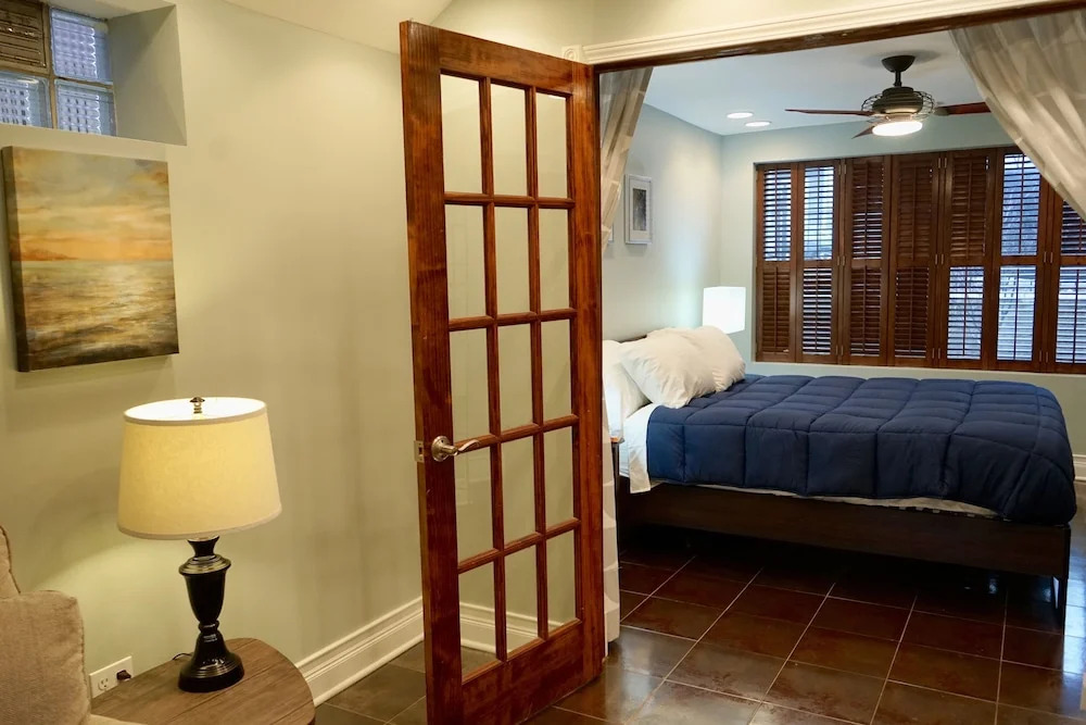 3-Level Bucktown Home - Amazing Outdoors & Parking