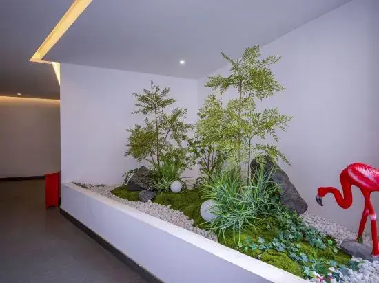 Binchuan chicken foot mountain sit forget one courtyard