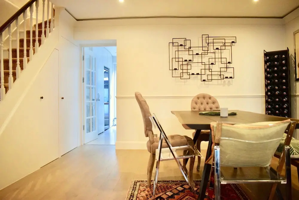 Artistic 3 Bedroom London Home With Garden