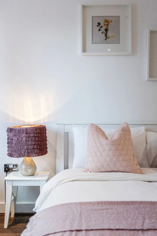 Royal Docks Guesthouse by LUXHABITAT